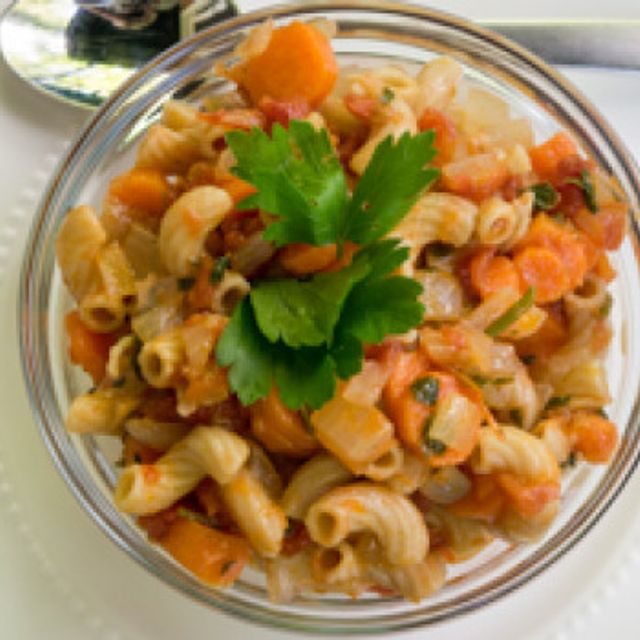 Carrots with Tomatoes and Macaroni