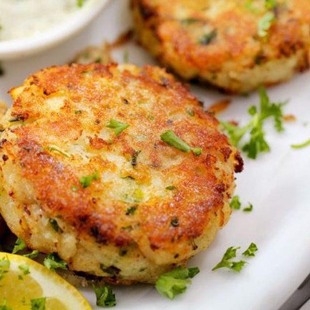 Panfried tuna and white bean cakes