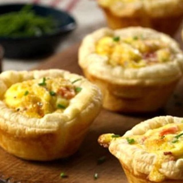 Mini egg and bacon pies